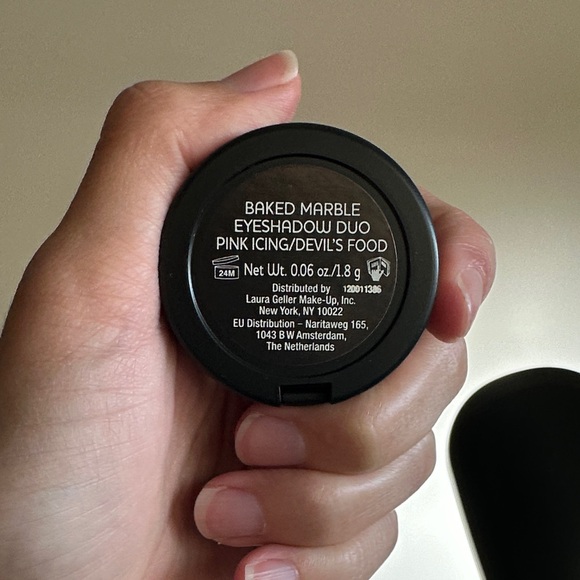 Laura Geller eyeshadow - Picture 2 of 2